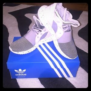 ADIDIAS TUBULAR DEFIANT SNEAKERS - SIZE 8 - GRAY